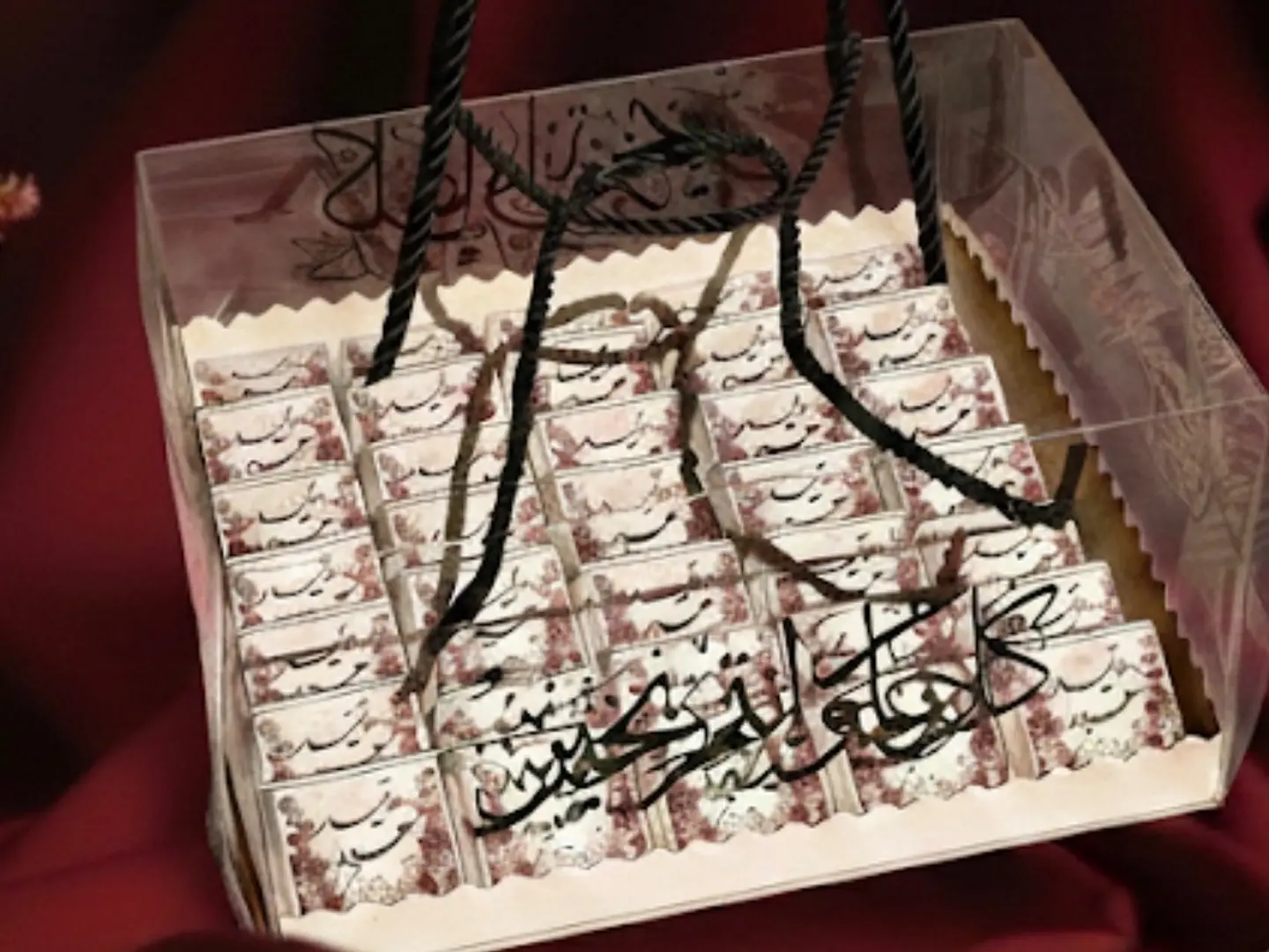 بوكس شفاف كل عام وأنتم بخير