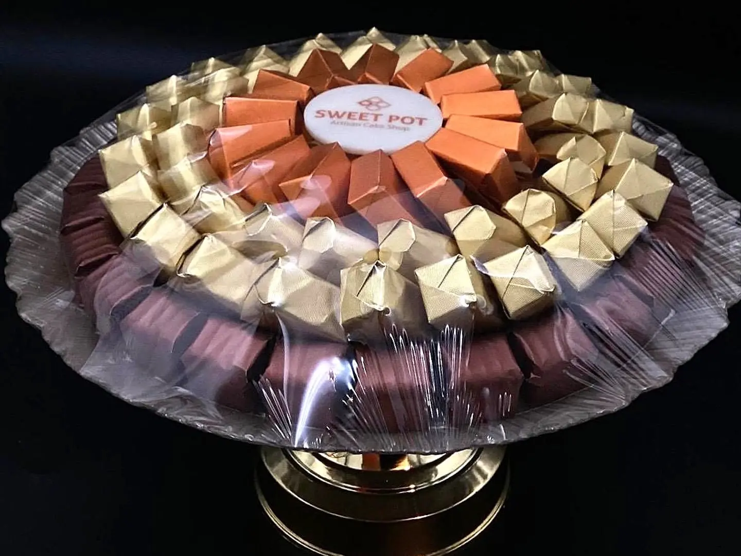 شوكولاتة بلجيكية مغلفة - شوكولاتة بلجيكية مغلفة-شوكولاتة بلجيكية مغلفة-صحن شوكلاتة بلجيكة مع صحن تقديم فاخر