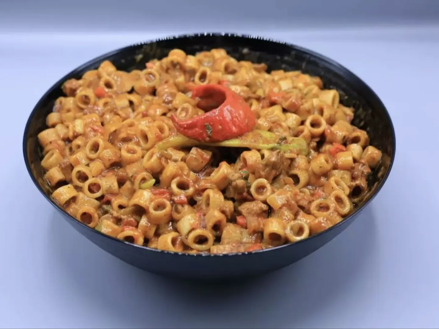 مكرونيا كبير
