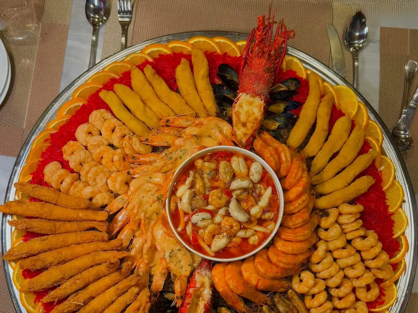 وجبة ميغا سمك اسكندرية ل10 اشخاص