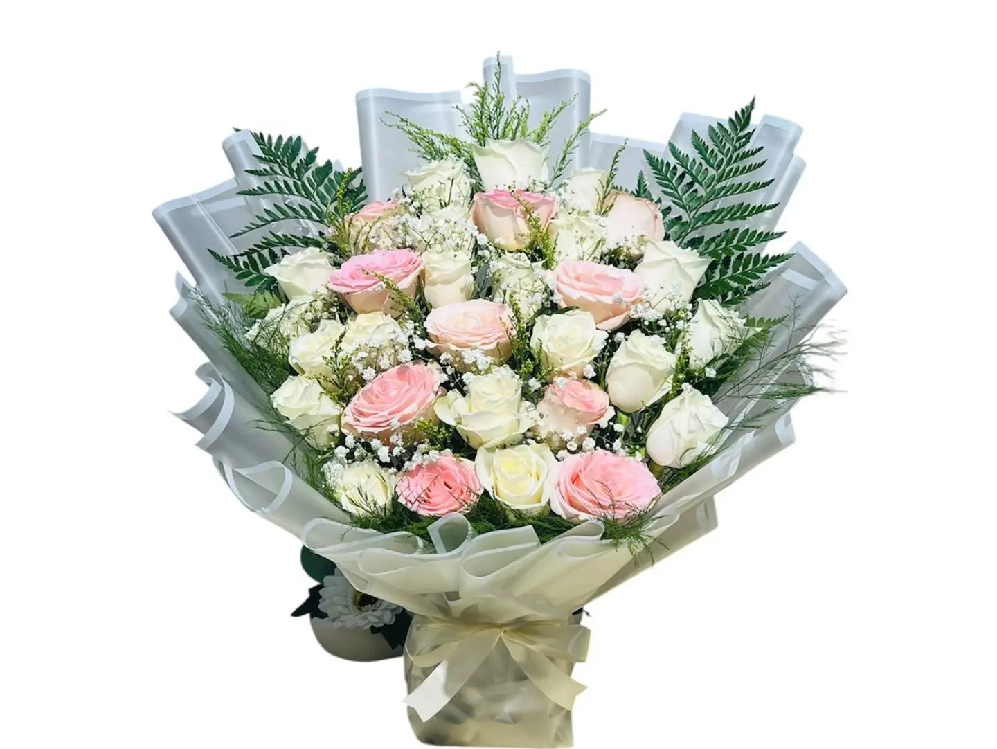 باقة زهور بيضاء ووردية بسعر 18 روبية