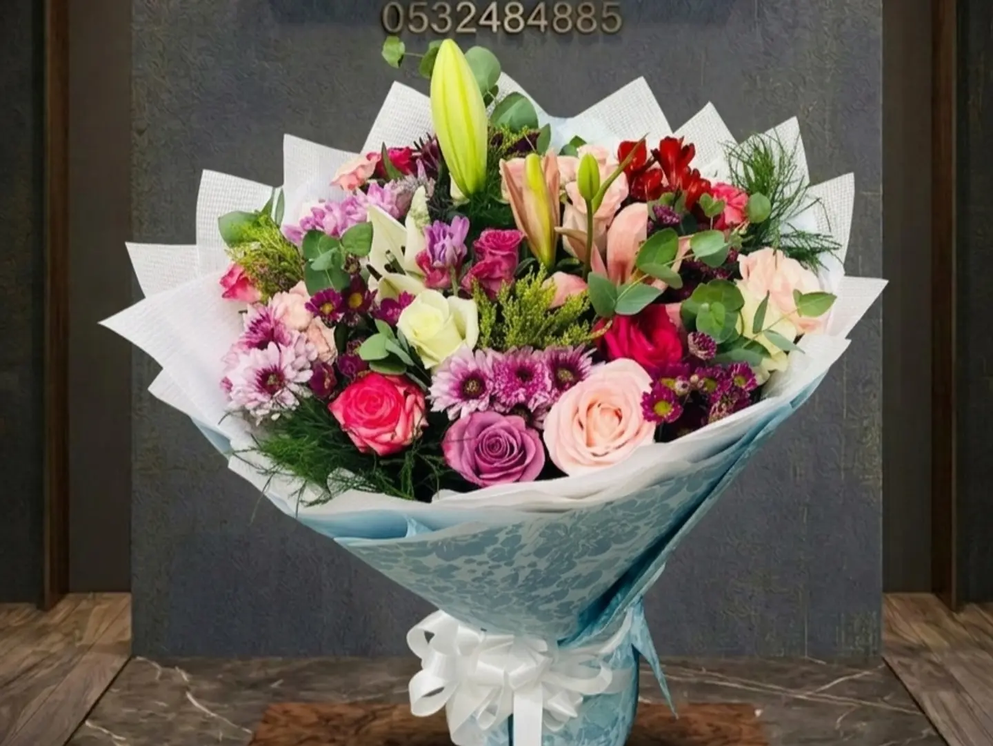 Elegant Mixed Rose Bouquet19