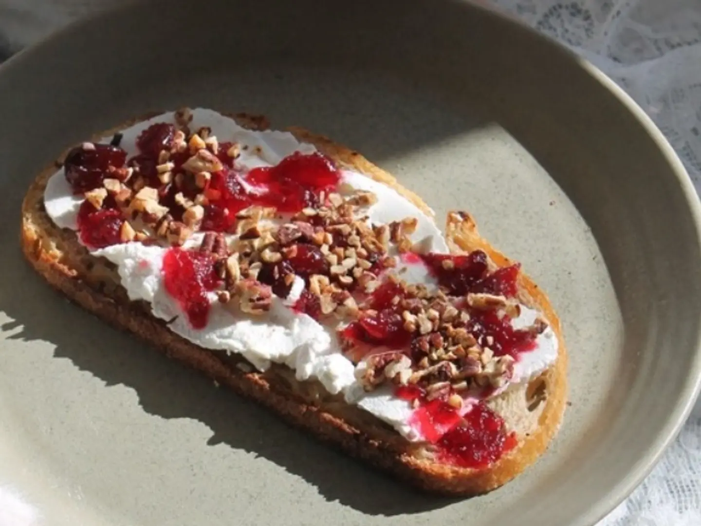 تارتين الكرانبيري مع جبنة الأريش