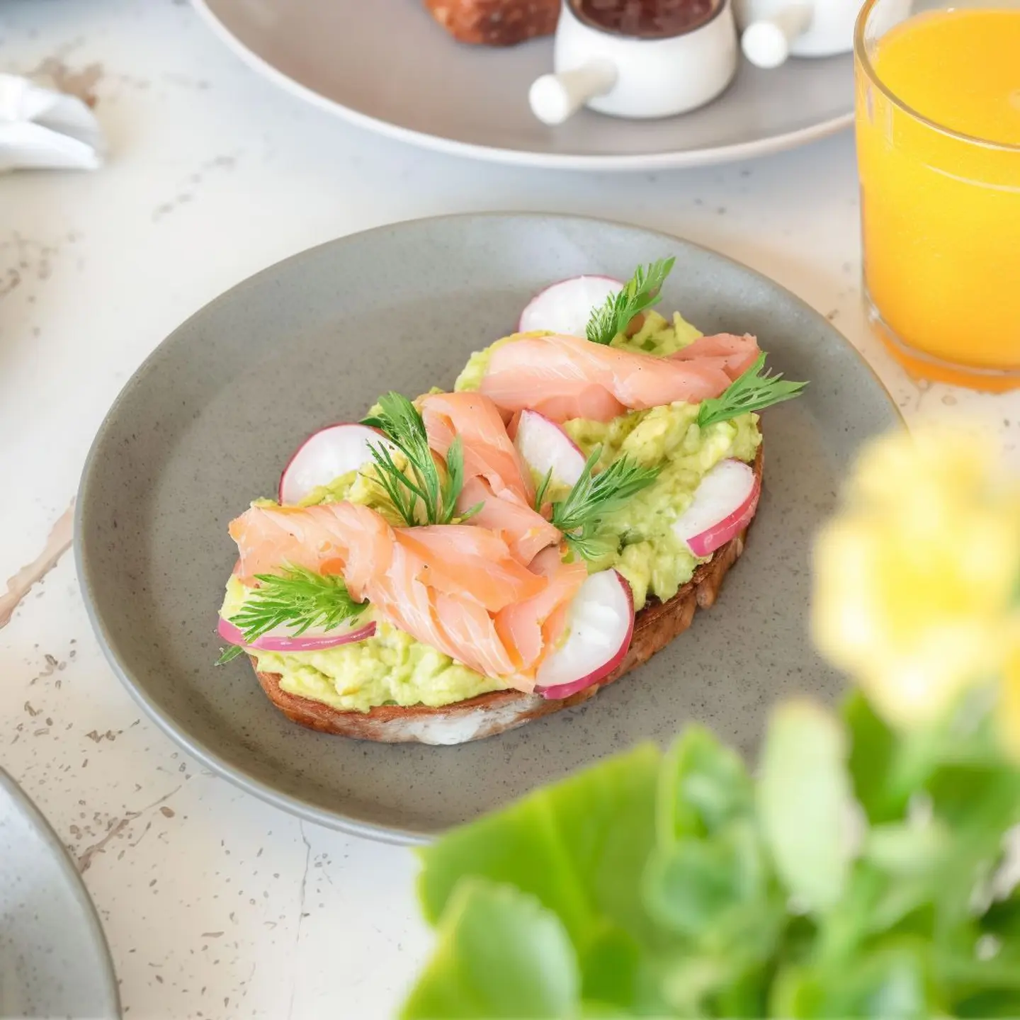 تارتين السلمون و الافوكادو