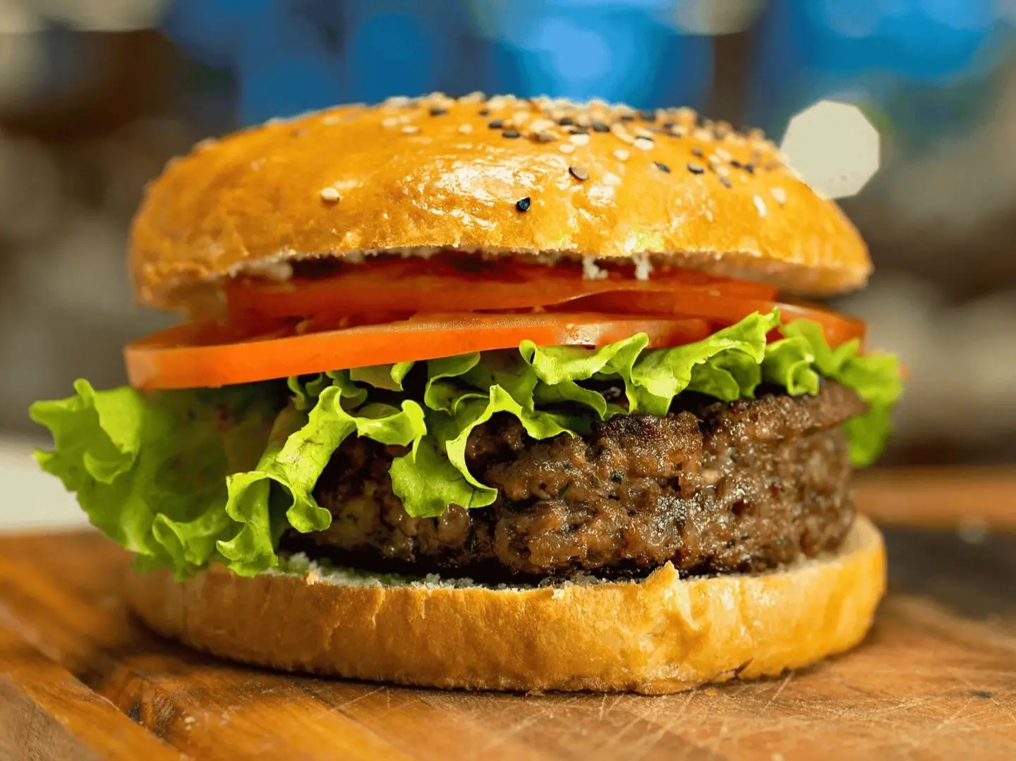 برجر لحم بقري مشوي عادي