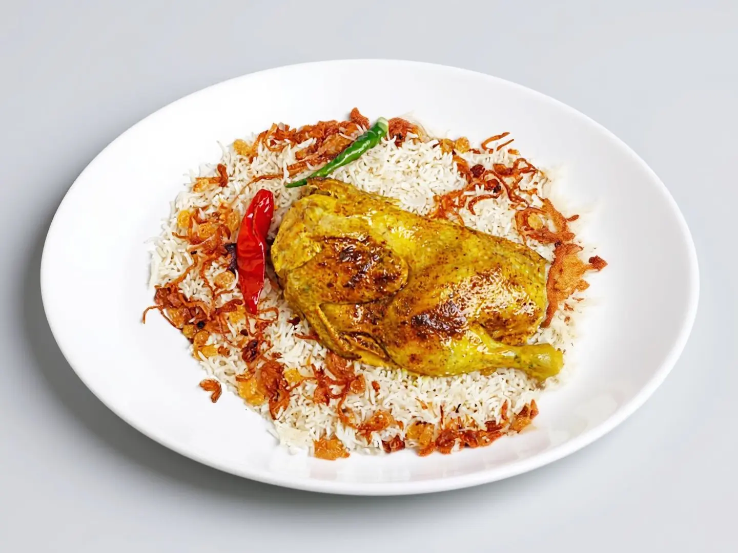 نص حبة دجاج مدفون مع الرز