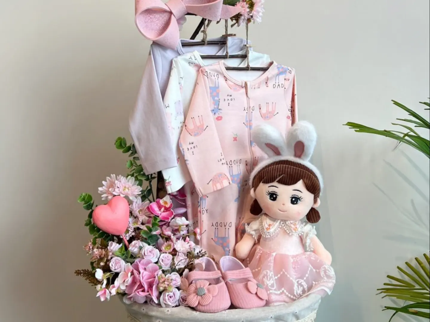 1- هدية مولوده بنت بالسله