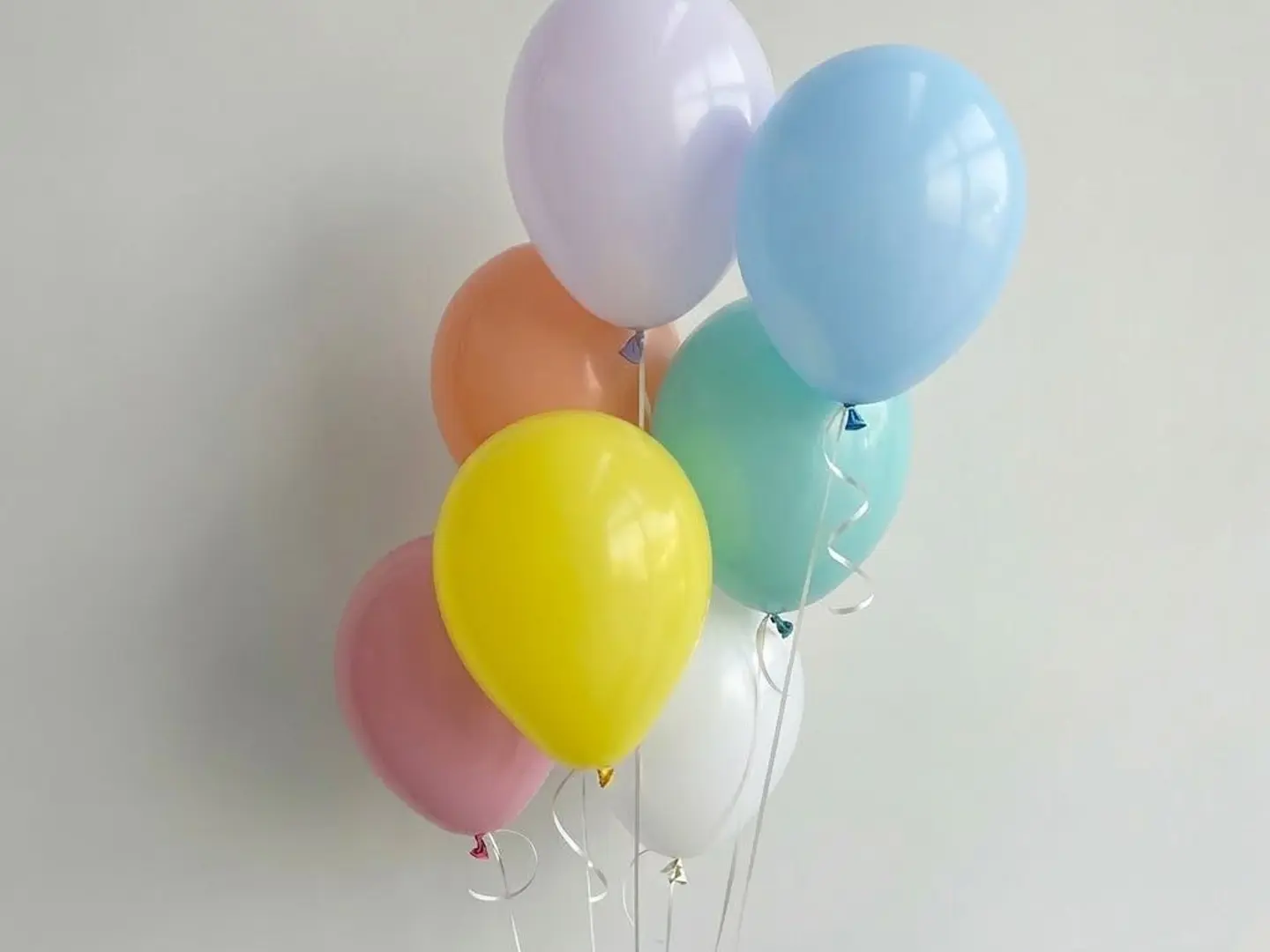 7 Balloons Pastel Color