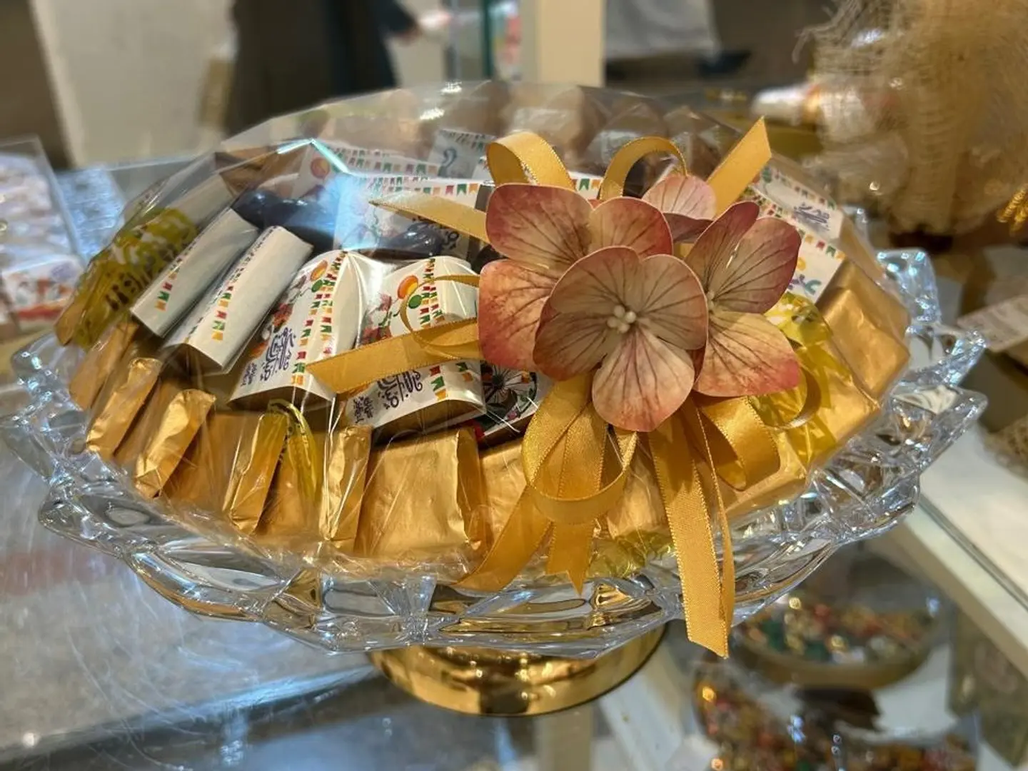 صحن كريستال بقاعدة ذهبي