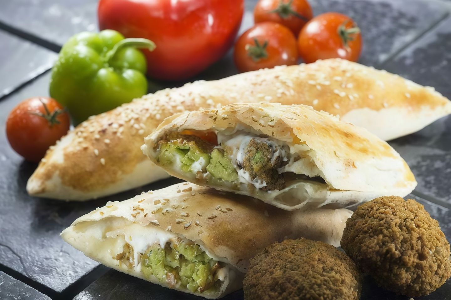 ساندوتش فلافل بالجبن