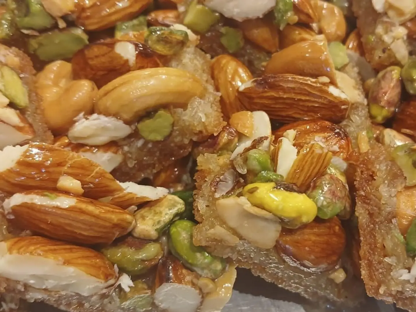 كنافه بالمكسرات- كيلو