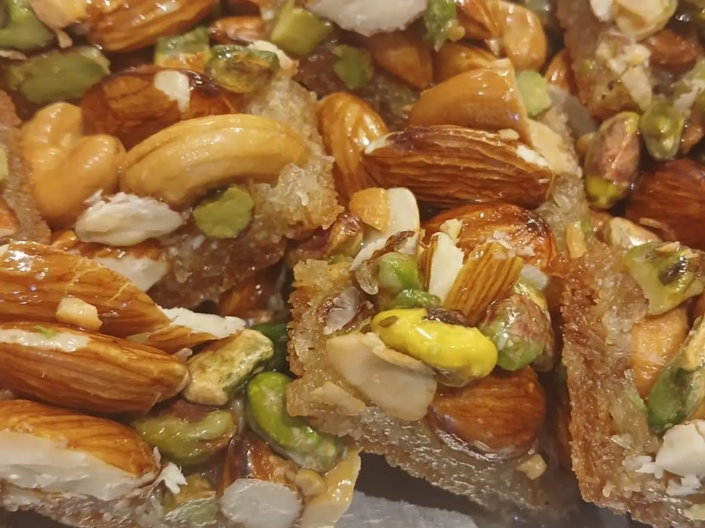 كنافه بالمكسرات- نصف كيلو