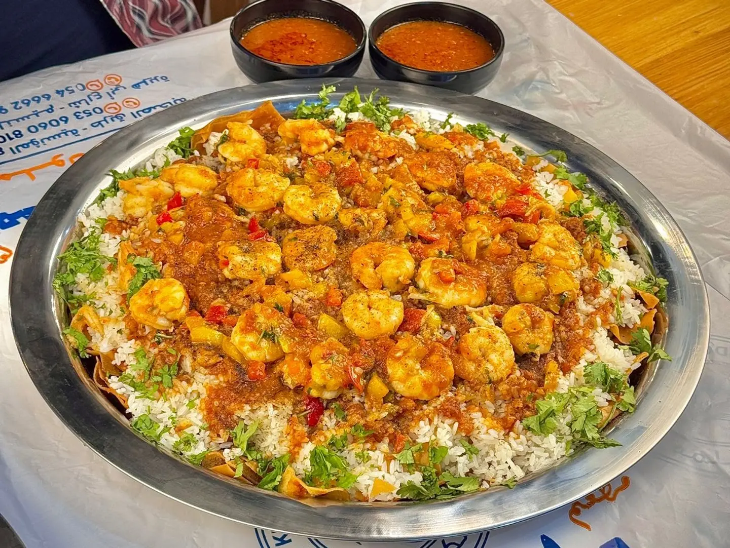 Jambrika Fatteh, Enough For 3 People(Red)
