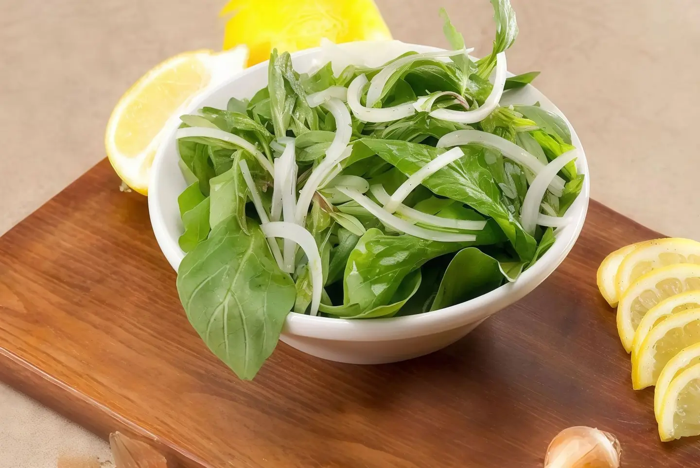 سلطة جرجير بالبصل