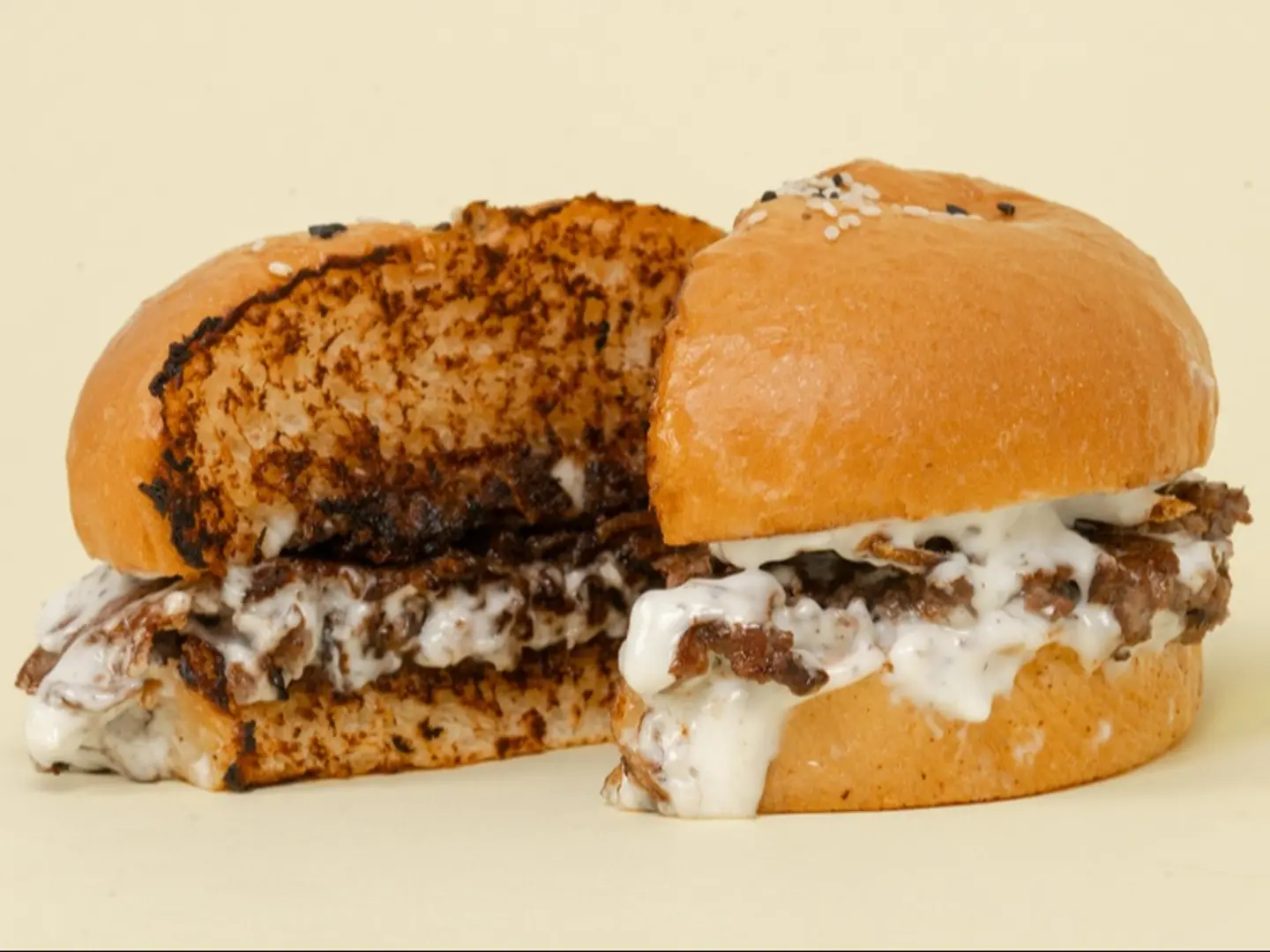 برجر لحم ترافيل