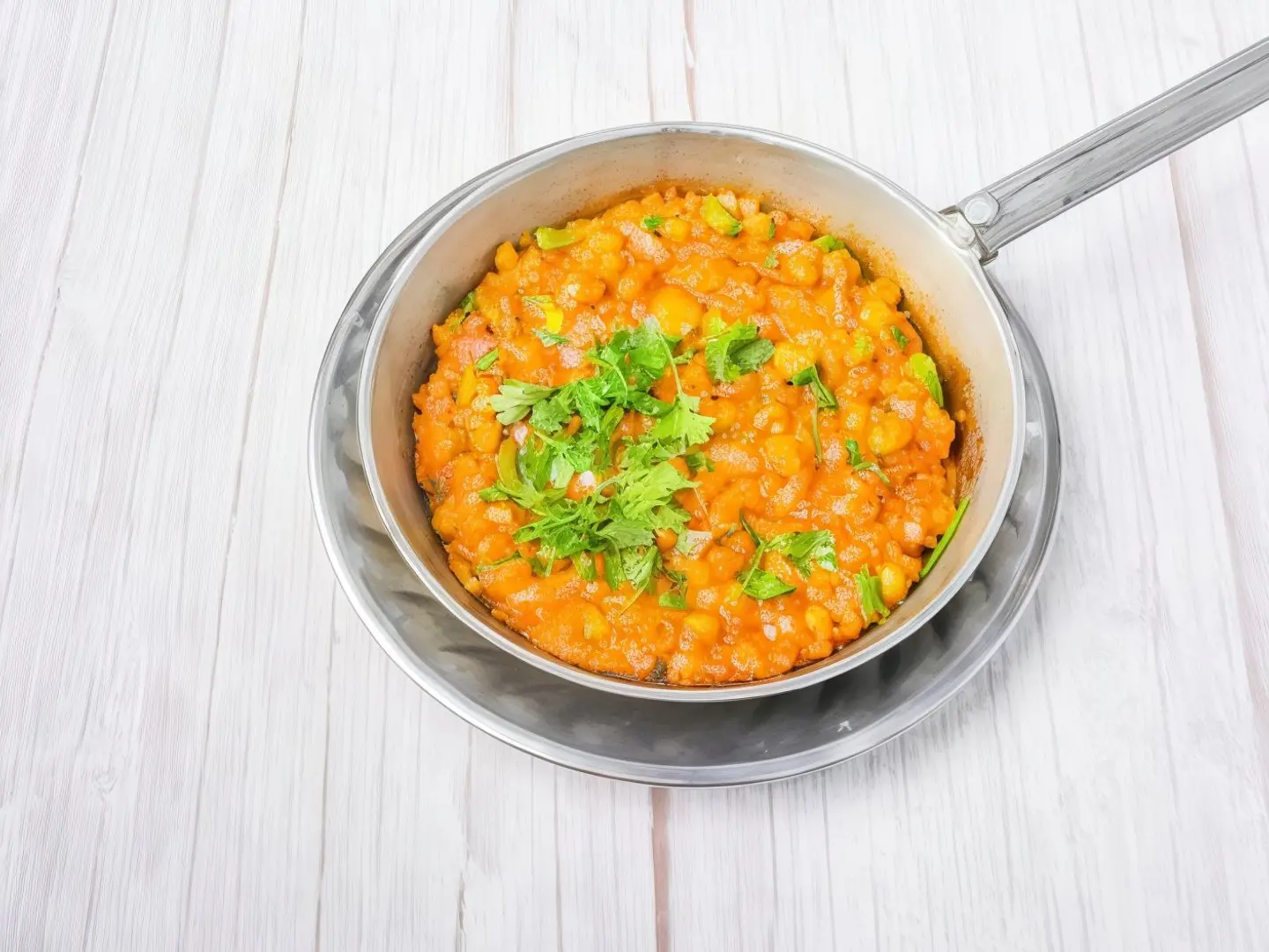 فول طاوة مع البيض