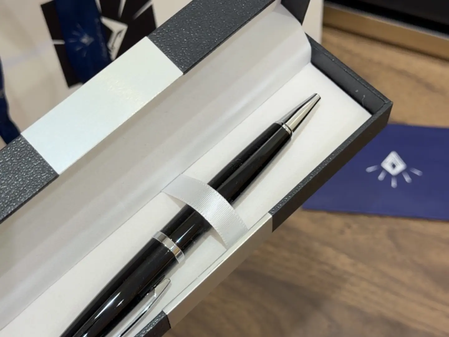 Men's Pen