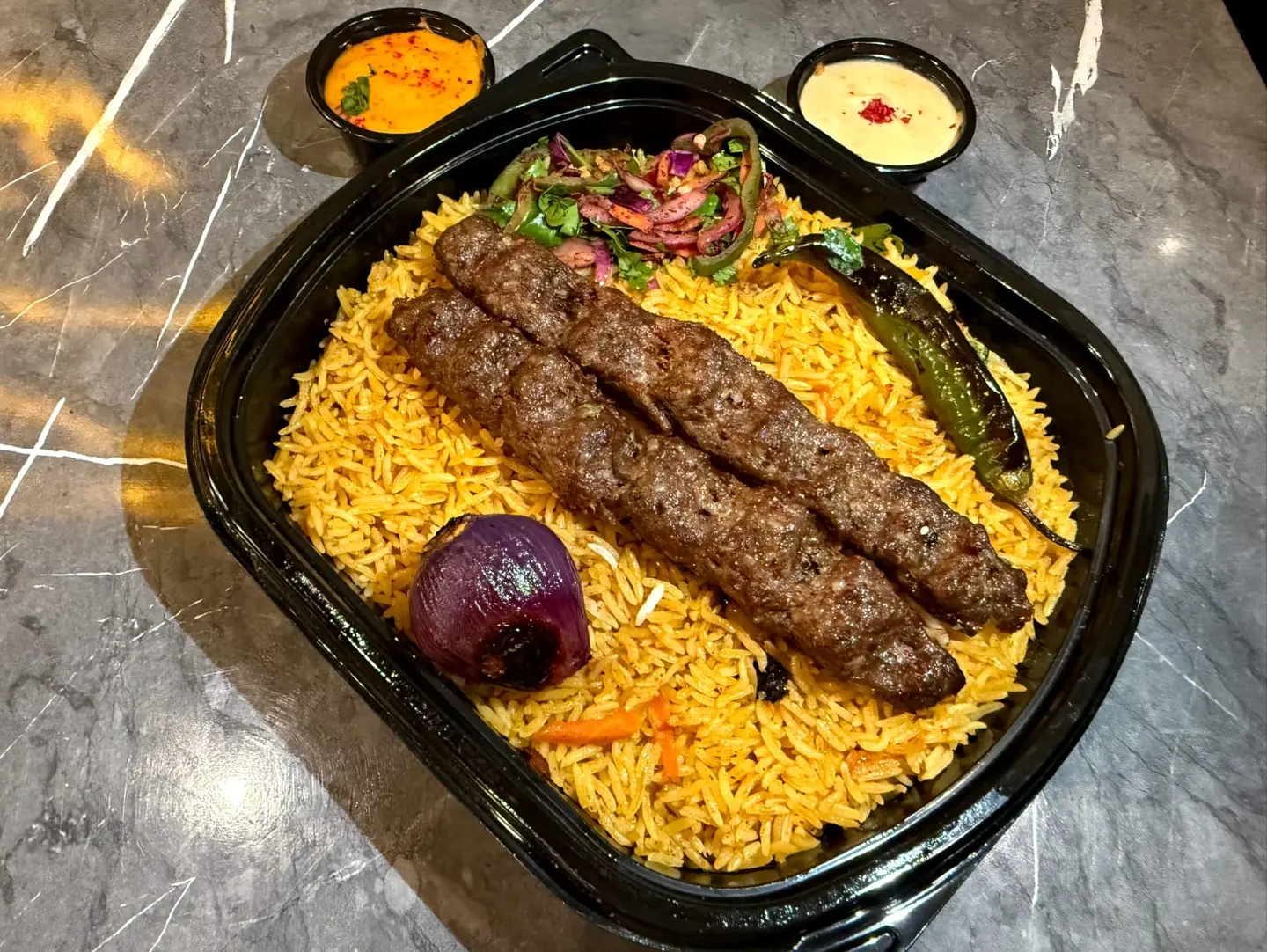 وجبة لحم 2 سيخ مع ارز