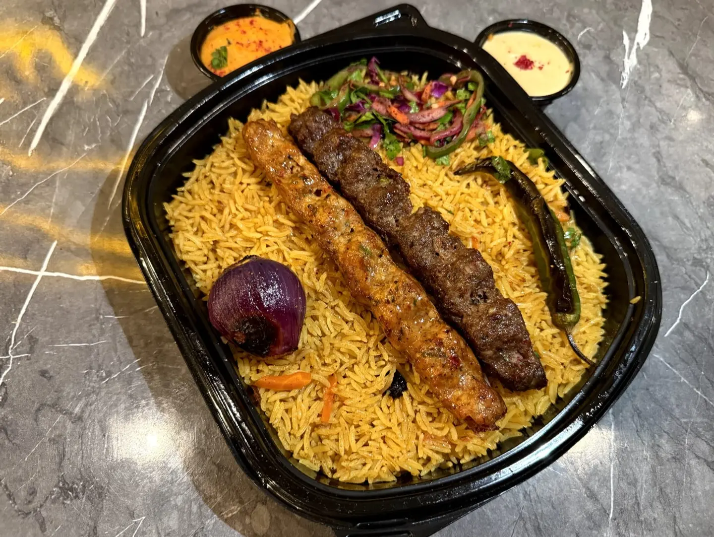 وجبة ميكس لحم ودجاج مع ارز