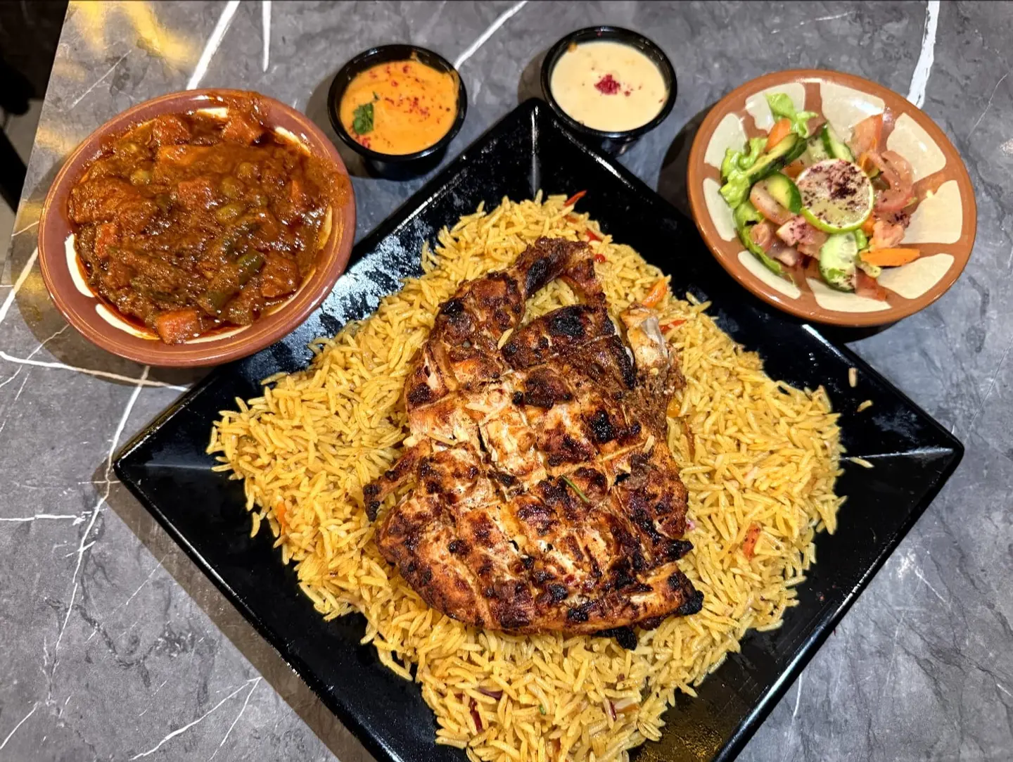ربع دجاجه مع أرز وايدام