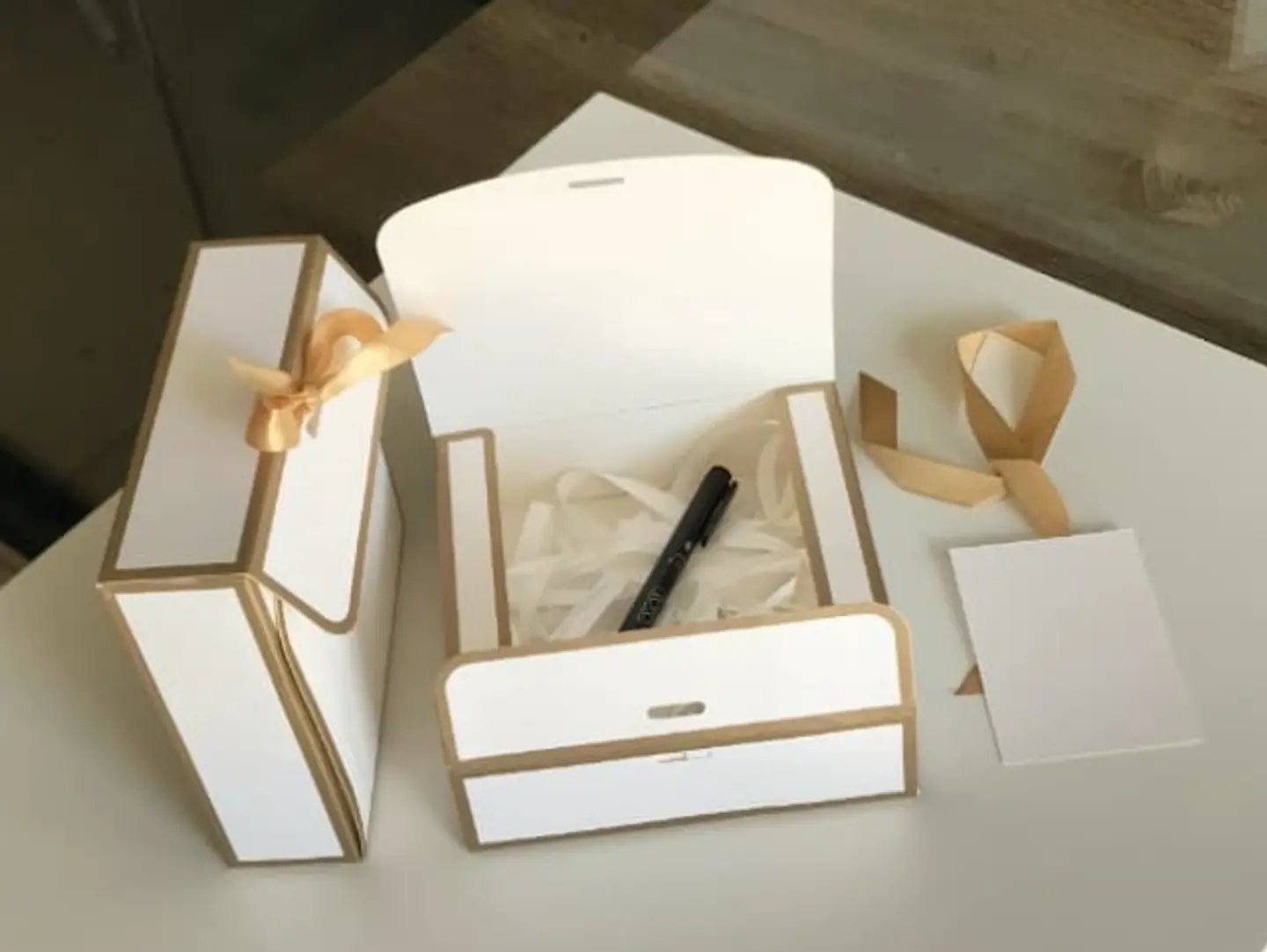 Golden Ribbon Gift Box D45