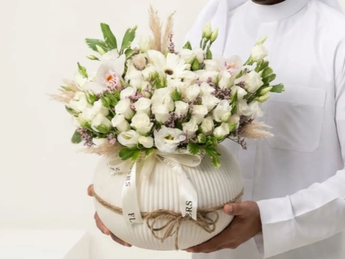Royal White Natural Flower With Vase D8
