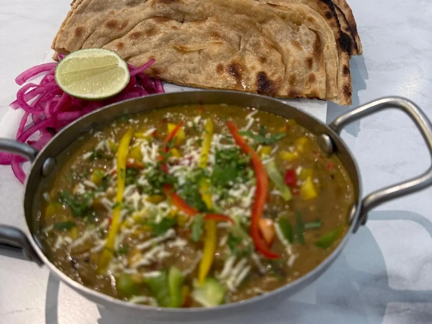 بانير لاهوري مع لاتشا باراثا