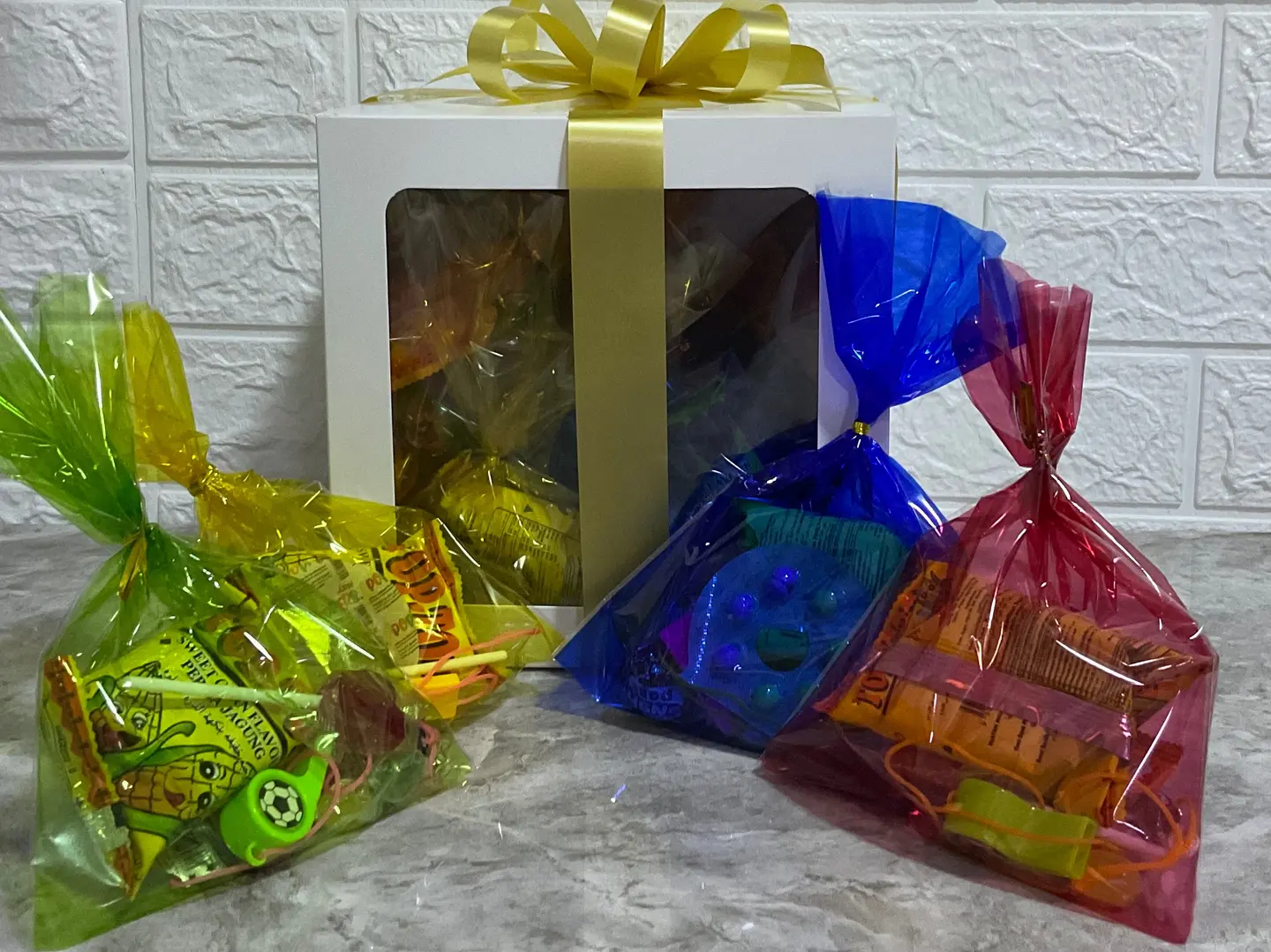 بوكس توزيع هدايا