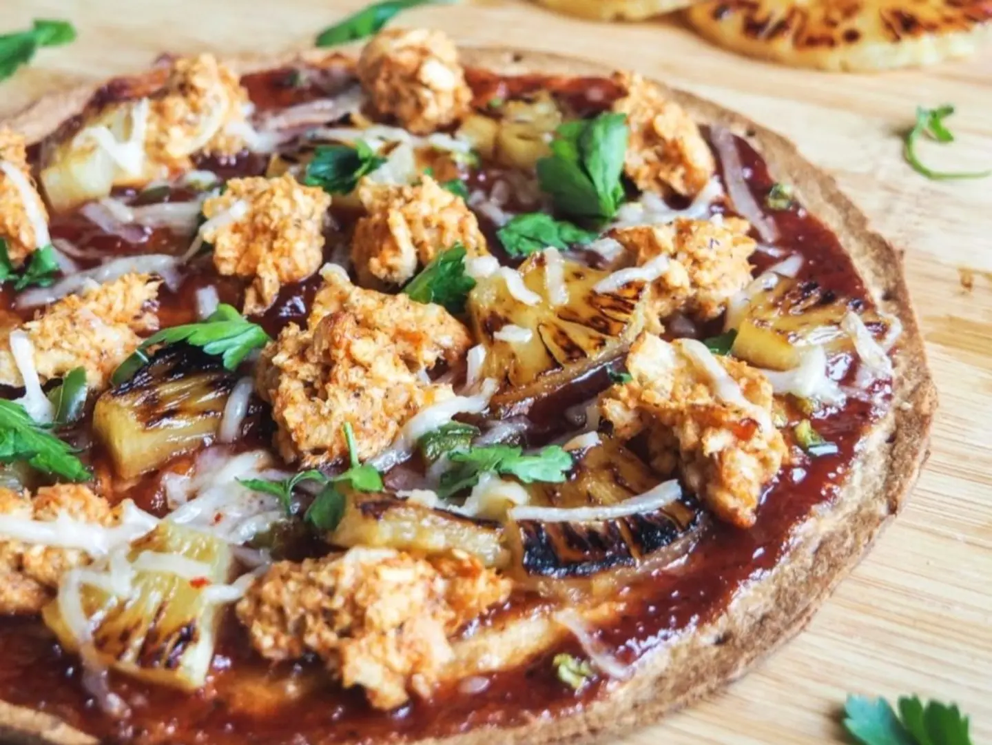 بيتزا دجاج بروستد صغيرة