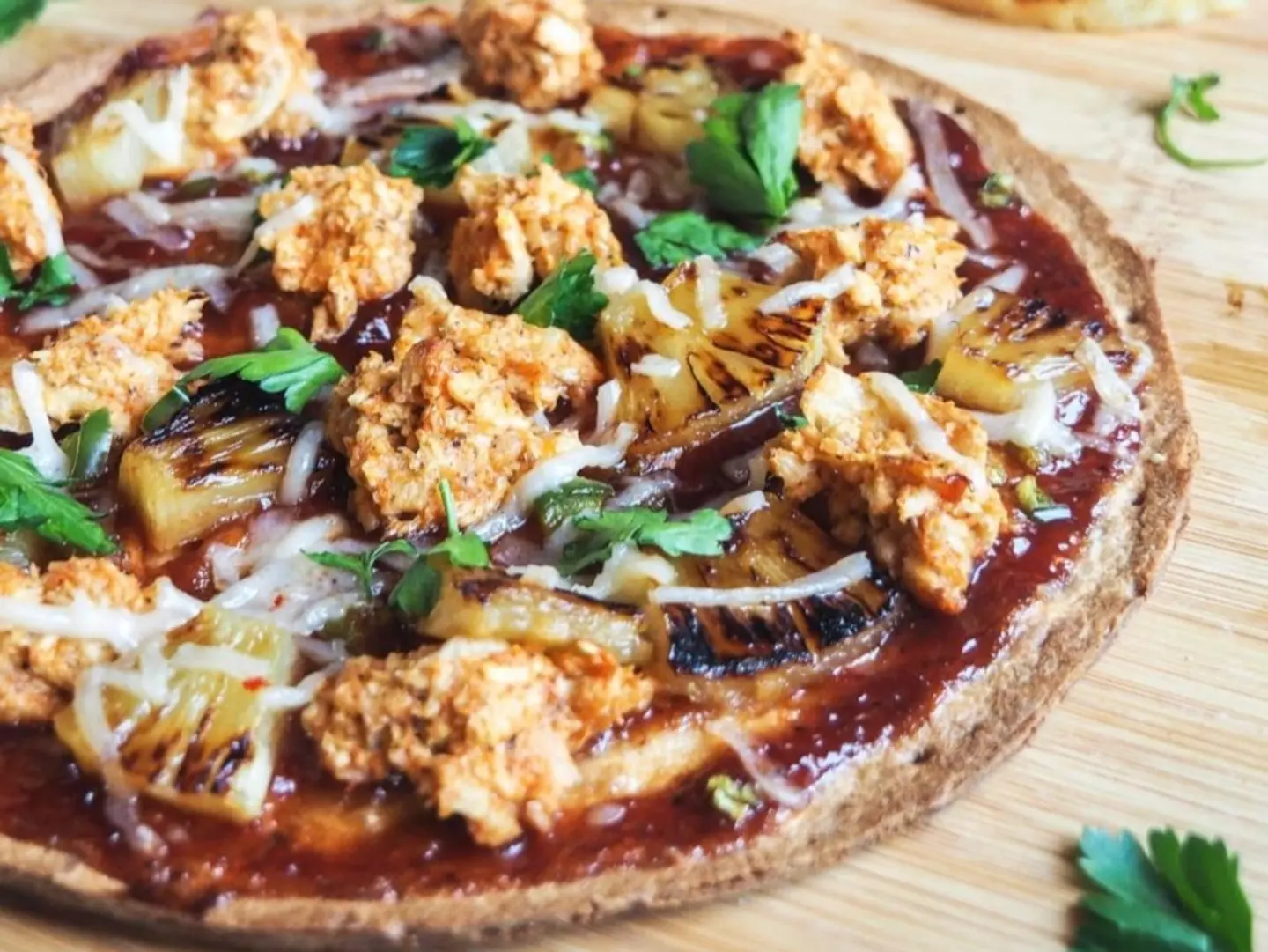 بيتزا دجاج بروستد كبيرة