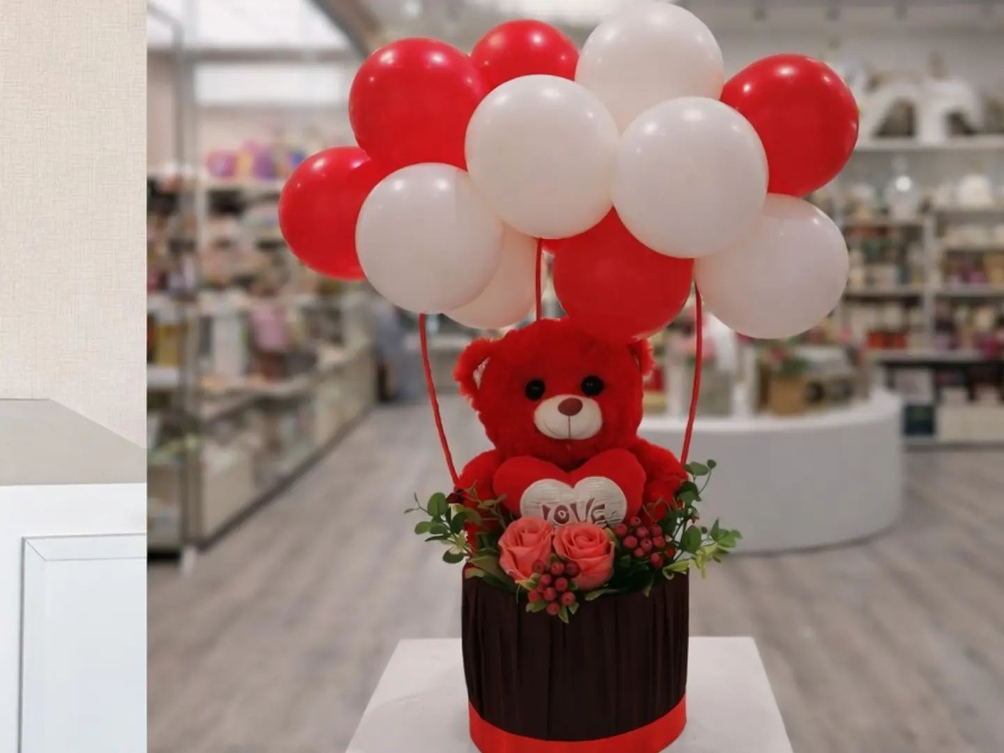 دبدوب الفالنتاين مع البالون