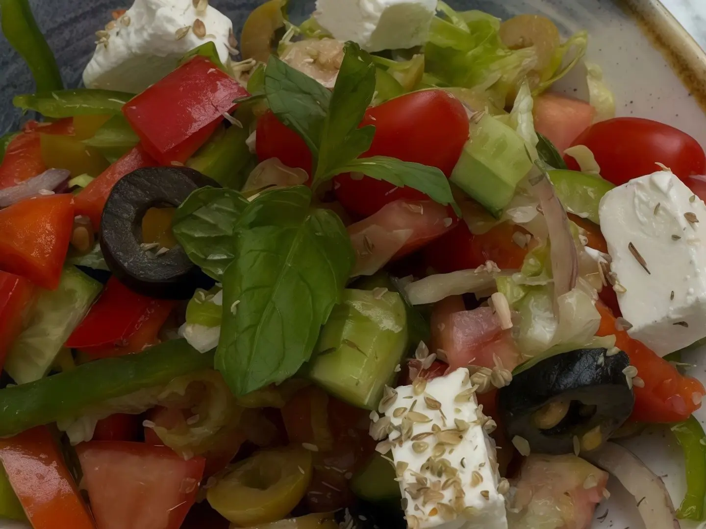 سلطة يوناني