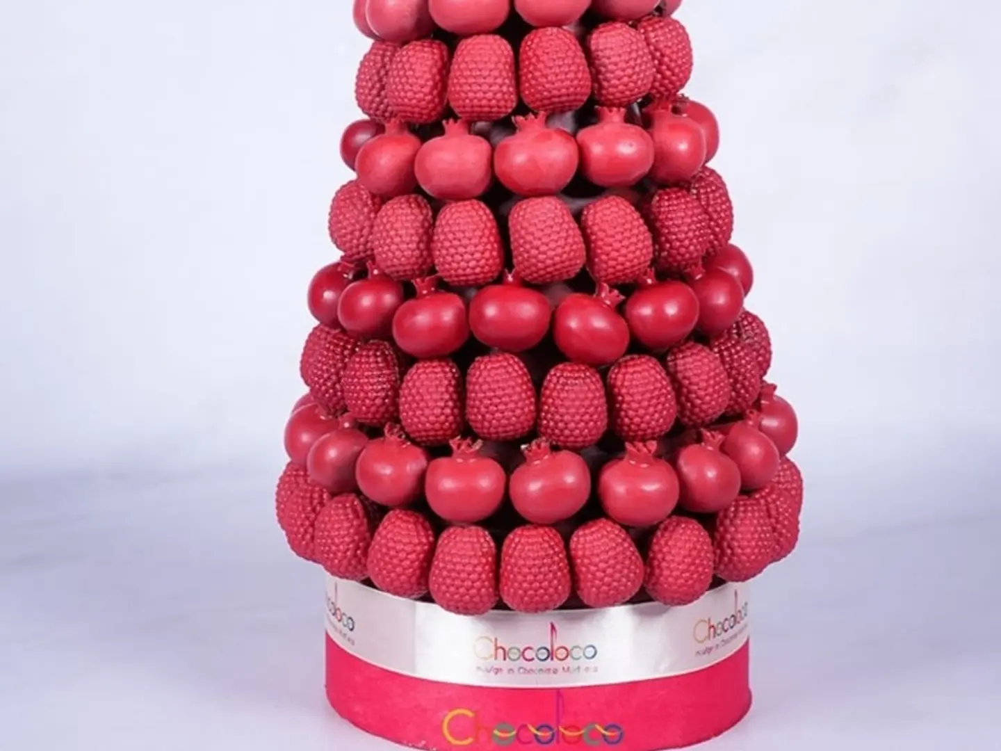 صينية فواكه بالشوكولاتة على شكل هرم