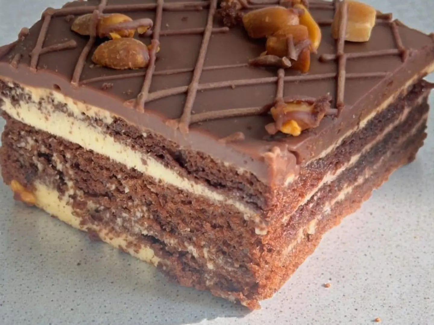 كيك اسنيكرز مربع