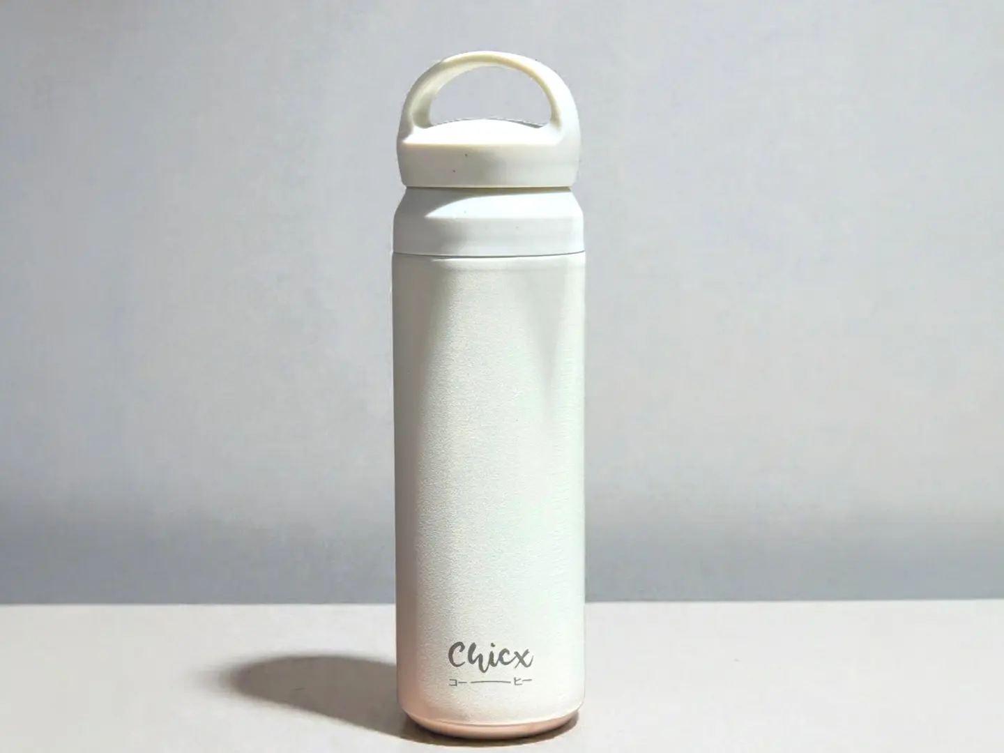 مق شيكس ترافل ابيض