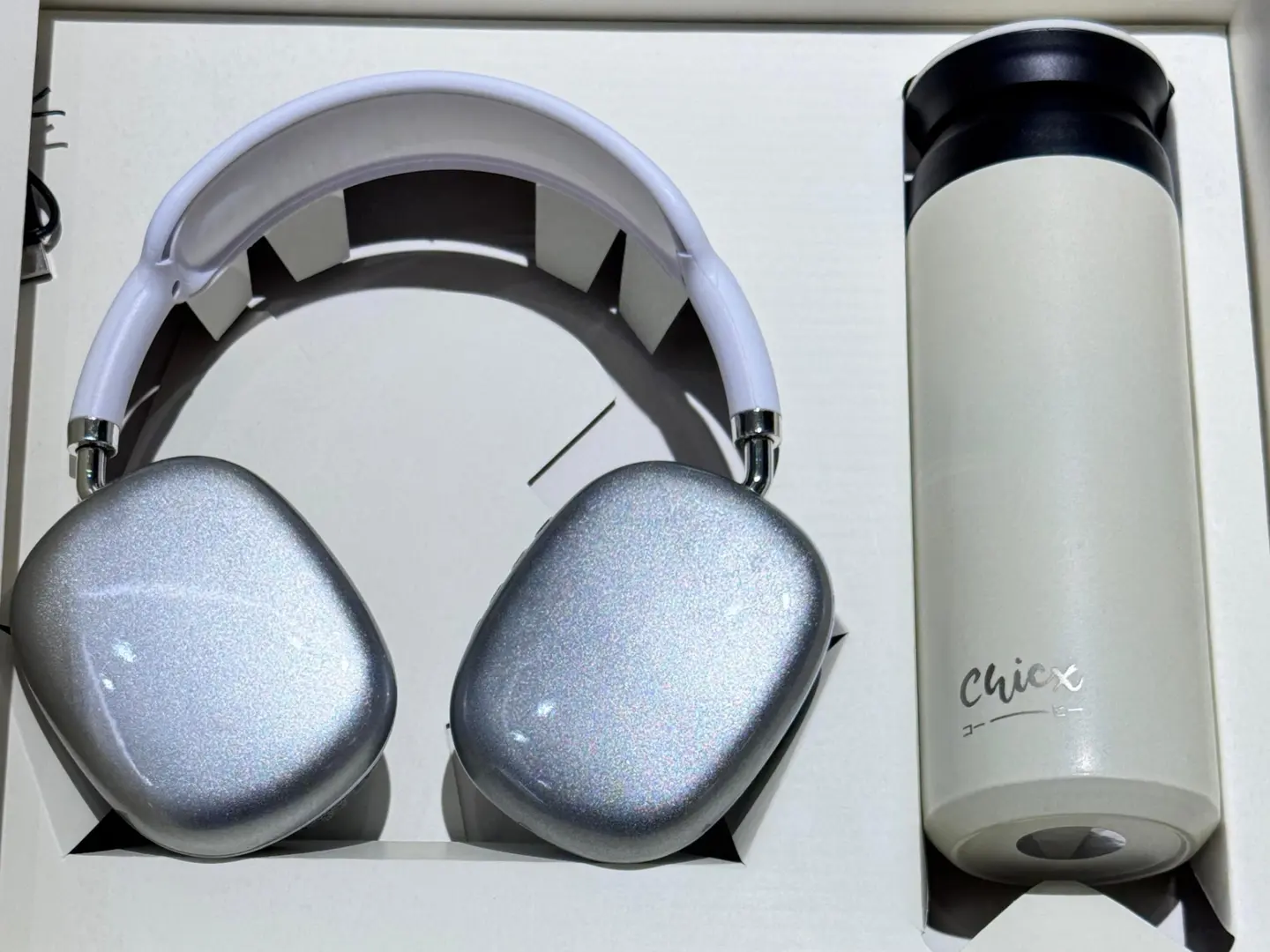 بوكس هدايا شيكس مق مع سماعه ابيض