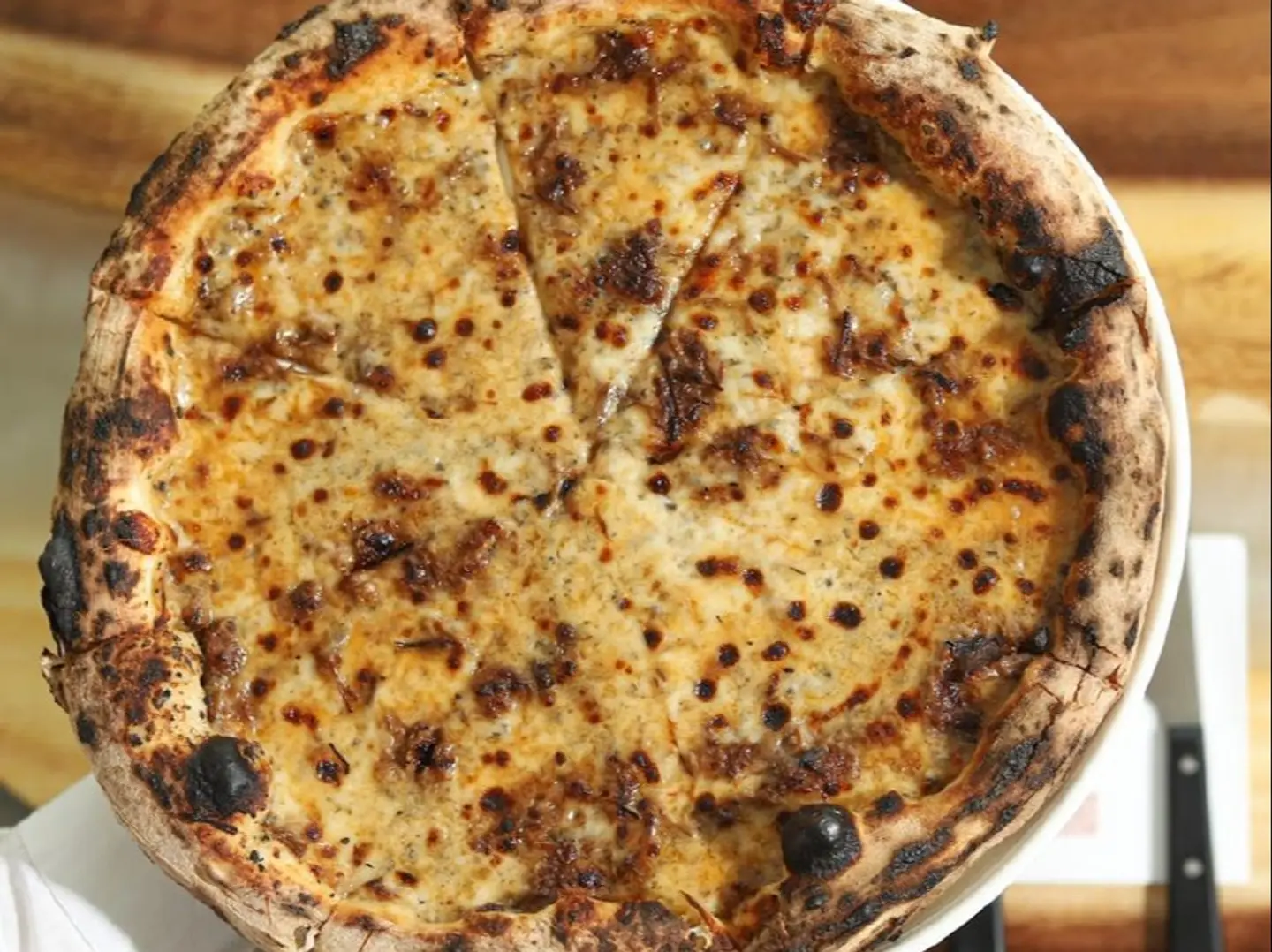 ترفل بريسكت بيتزا