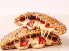 فطيرة البيبروني والموزاريلا الصحية