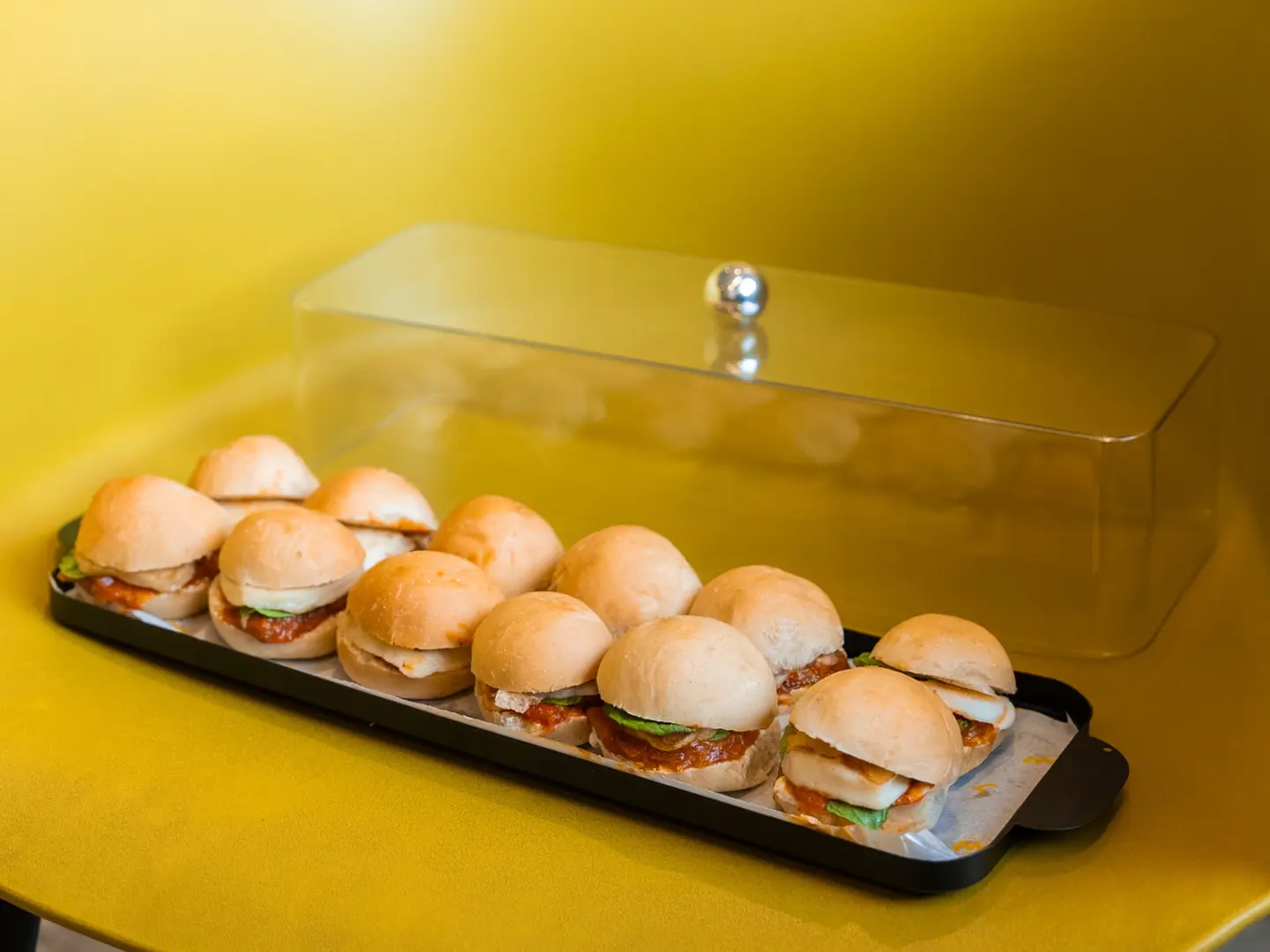 بوكس ميني مشكل مكون من 12 قطعة