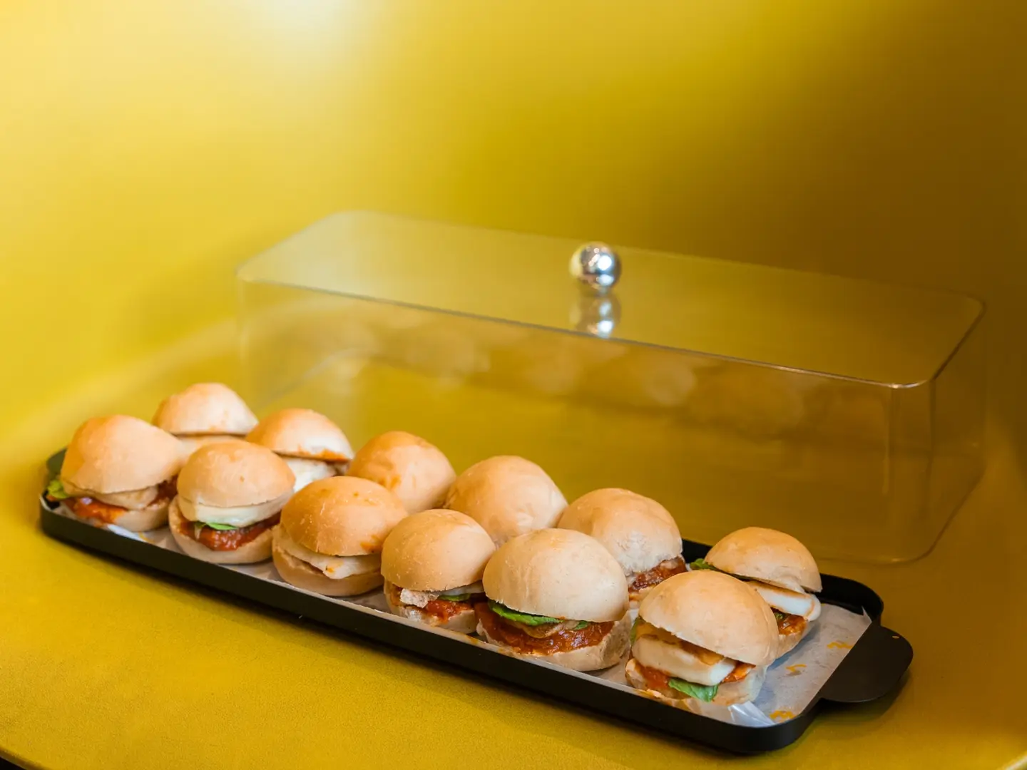 بوكس ميني تونه يتكون من 12 قطعة