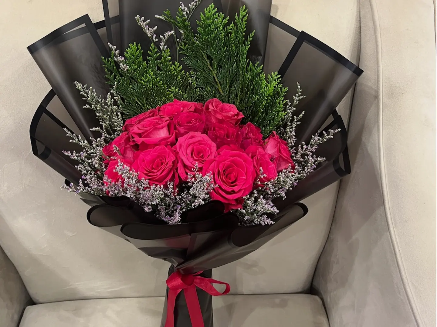 باقة ورد أسود مغلف
