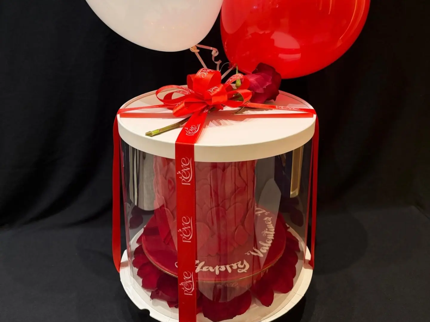 صندوق كعك فاخر لعيد الحب مع بالون