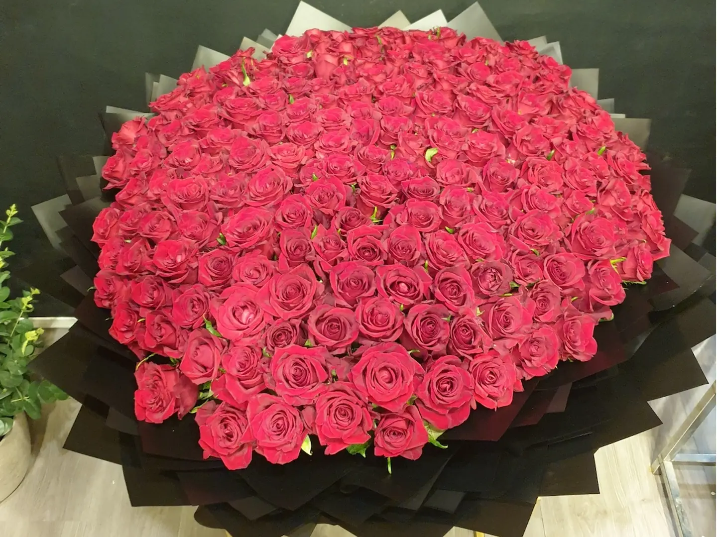 باقة 250 وردة حمراء