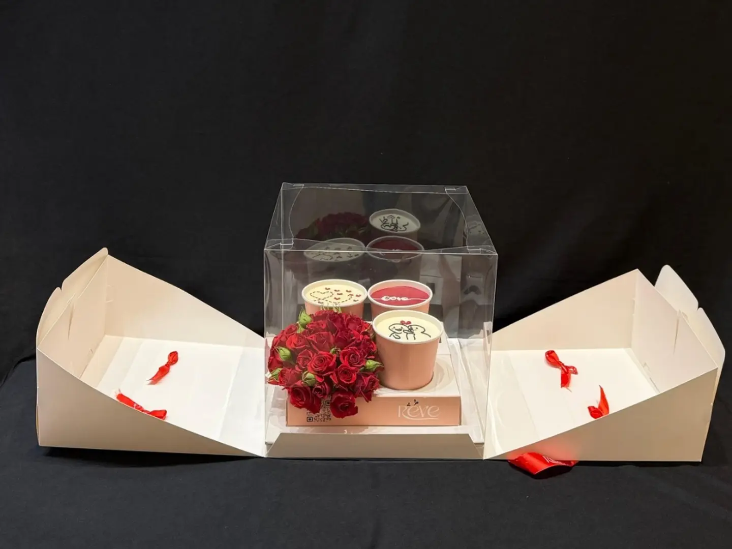 مجموعة كيك مع ورد الحب