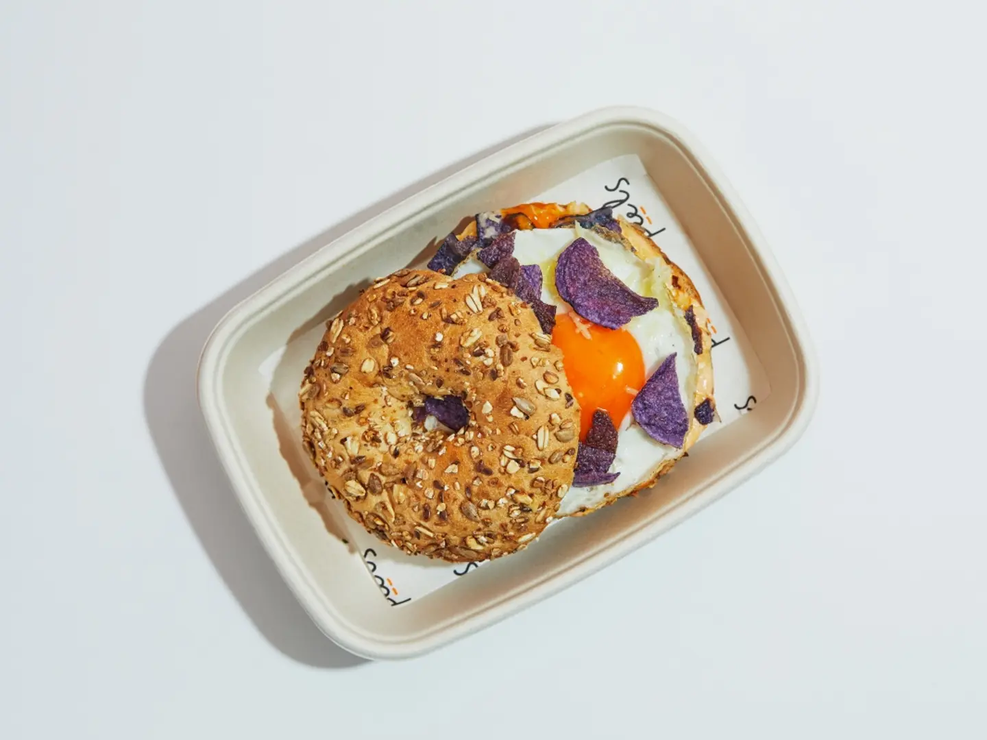 بيجل البيض والرقائق