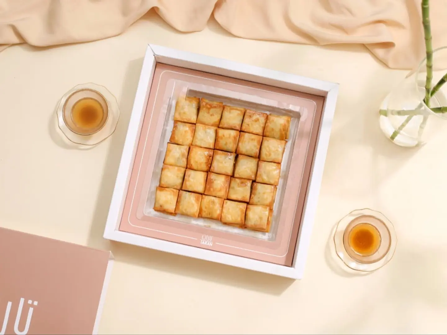 بوكس مربعات التمر والجبن