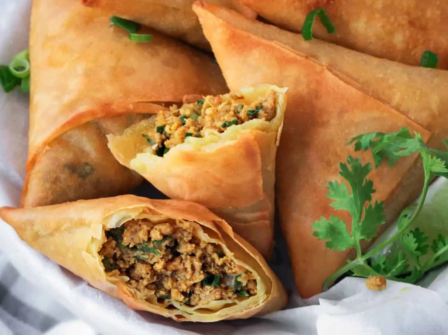 سمبوسة لحم .