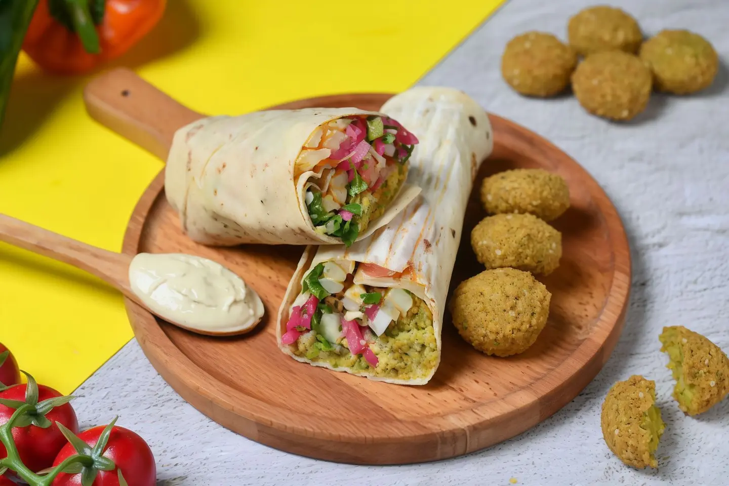 فلافل مشكل بالحمص والجبن والبيض (اسبيشل)