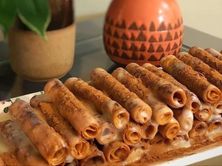 رولات القرفة بالجبن