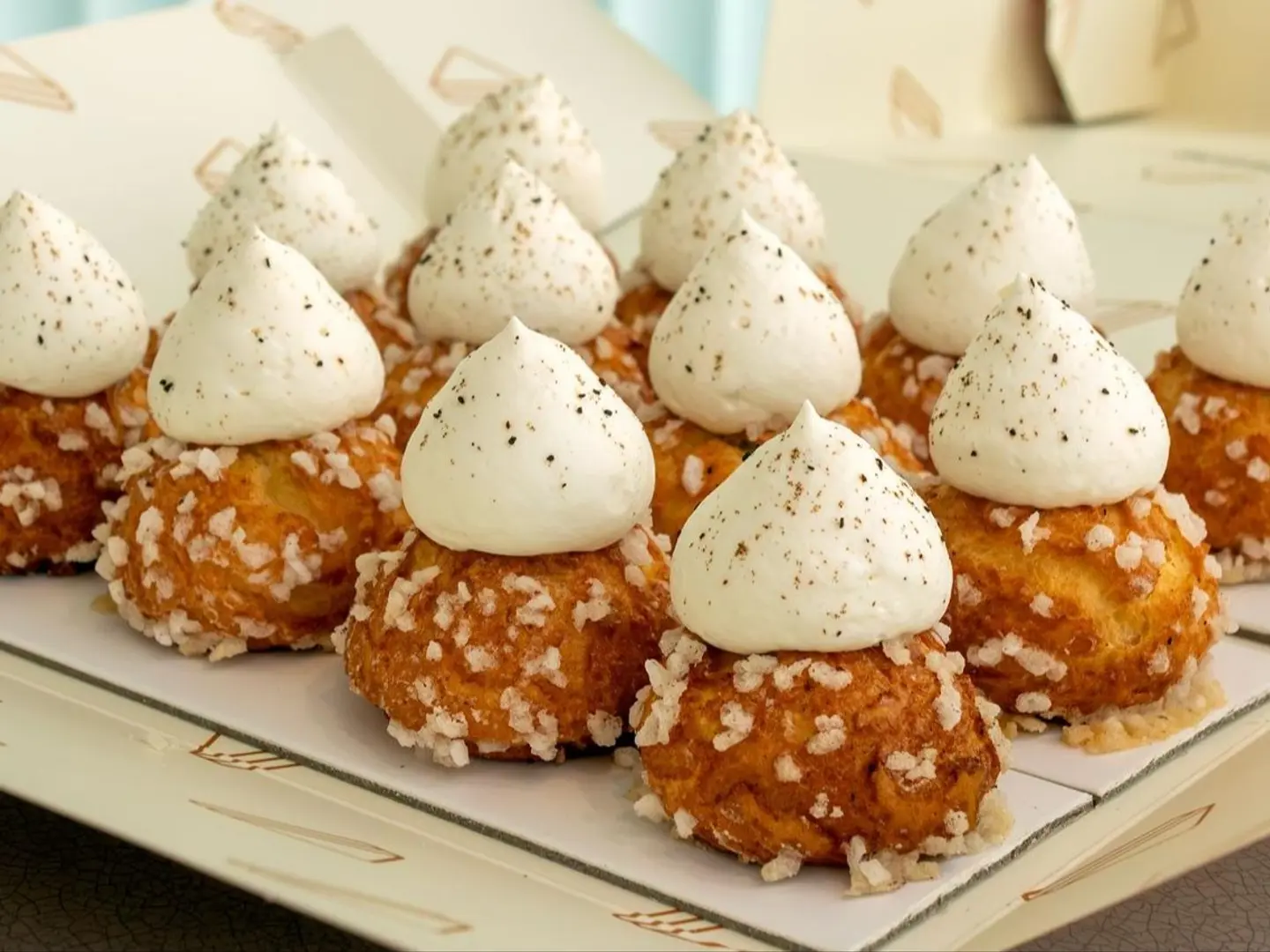Chouquettes Vanilla Caramel Box 12pcs